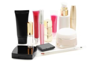 Here are some toxins to avoid in the beauty and cosmetic products.